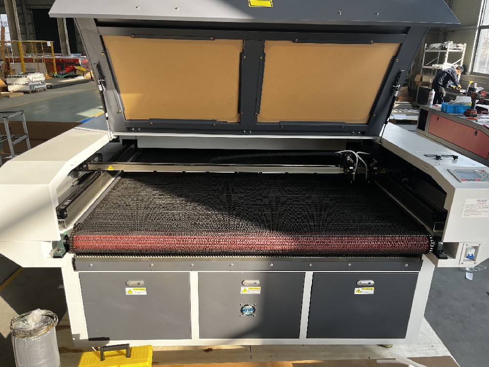 購(gòu)買家用激光布料切割機(jī)時(shí)應(yīng)該考慮什么？